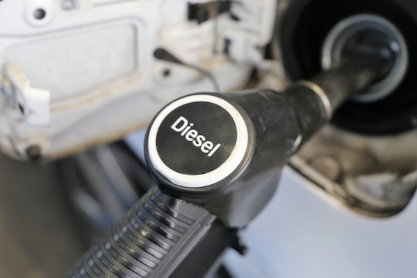 National diesel average falls 7.3 cents, down for second consecutive week, reports EIA
