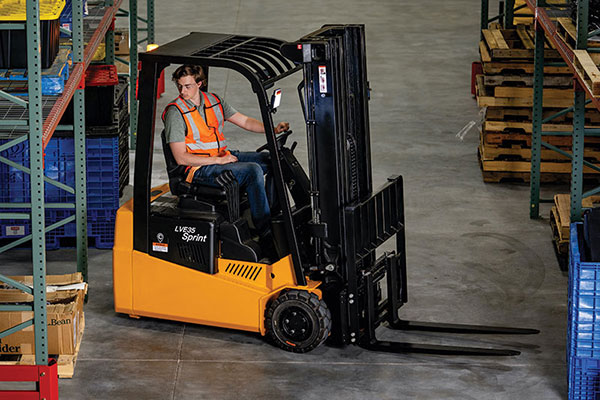 The past decade has seen strong movement from IC to lithium electric-powered lift trucks in the 5,000-pound capacity range. 